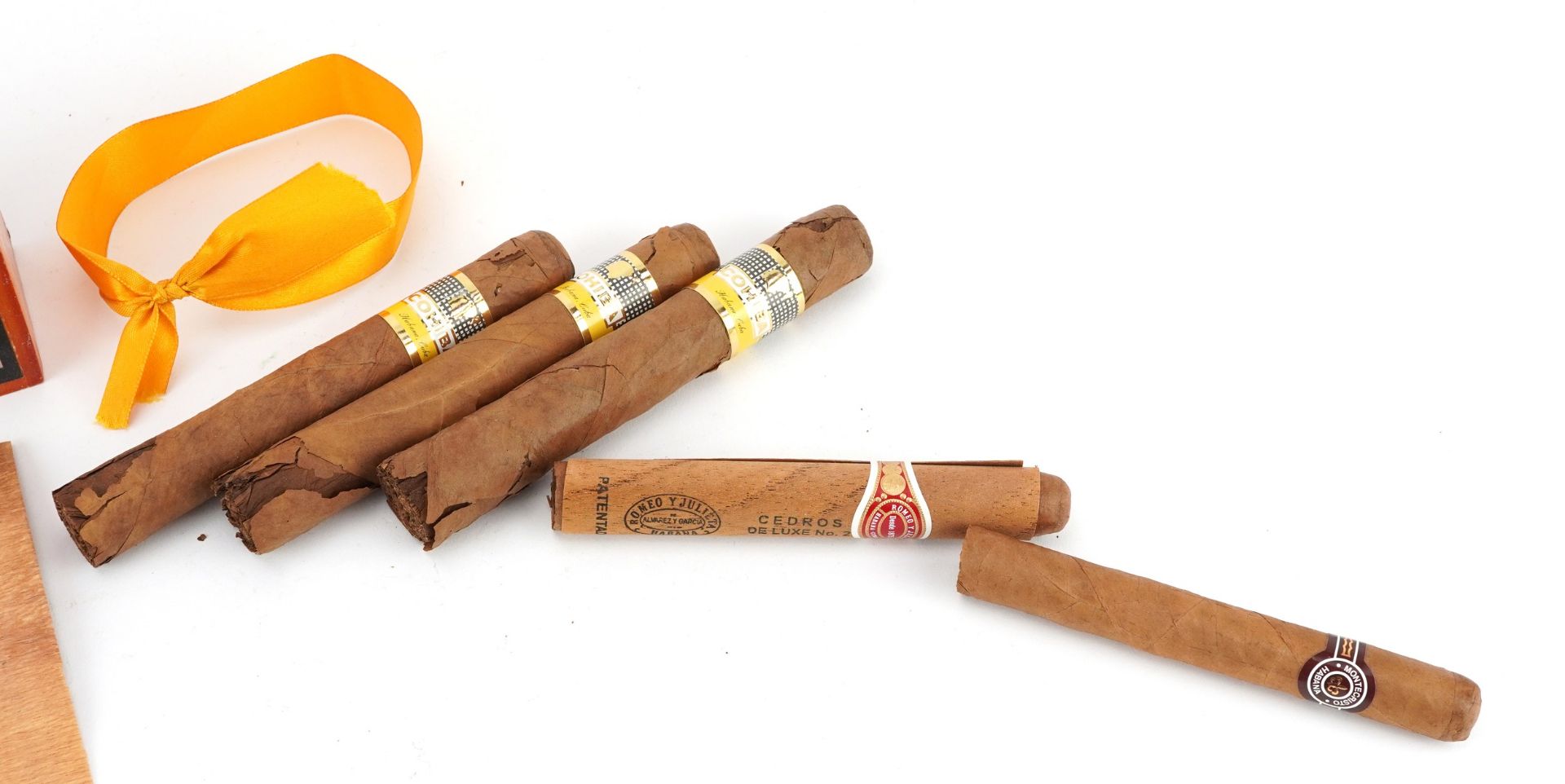 Cigars housed in a Cohiba box including Cohiba, Montecristo and Romeo & Julieta - Bild 2 aus 3