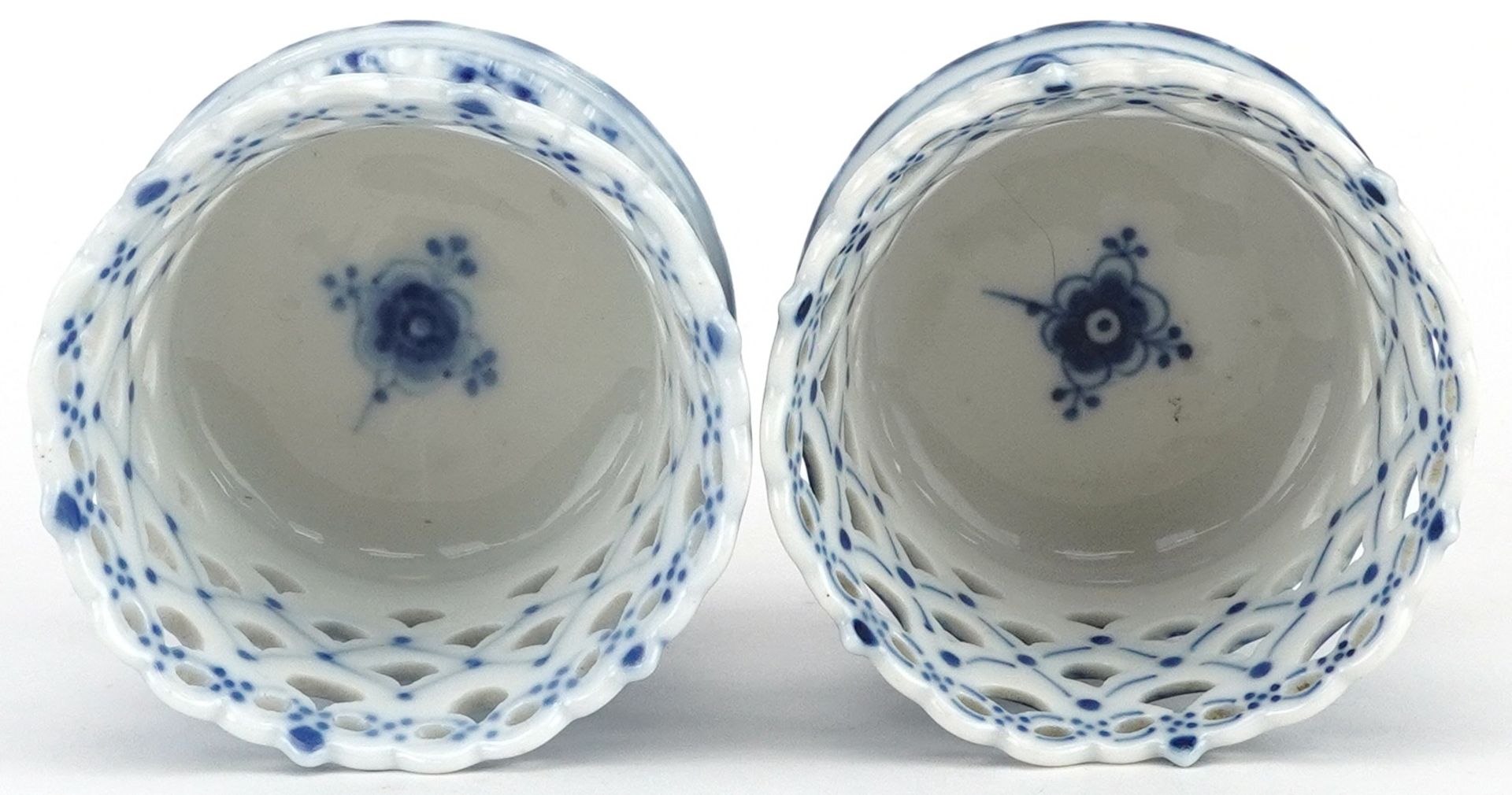 Royal Copenhagen, matched pair of Danish blue and white porcelain Musselmalet pierced vases, each - Bild 3 aus 4