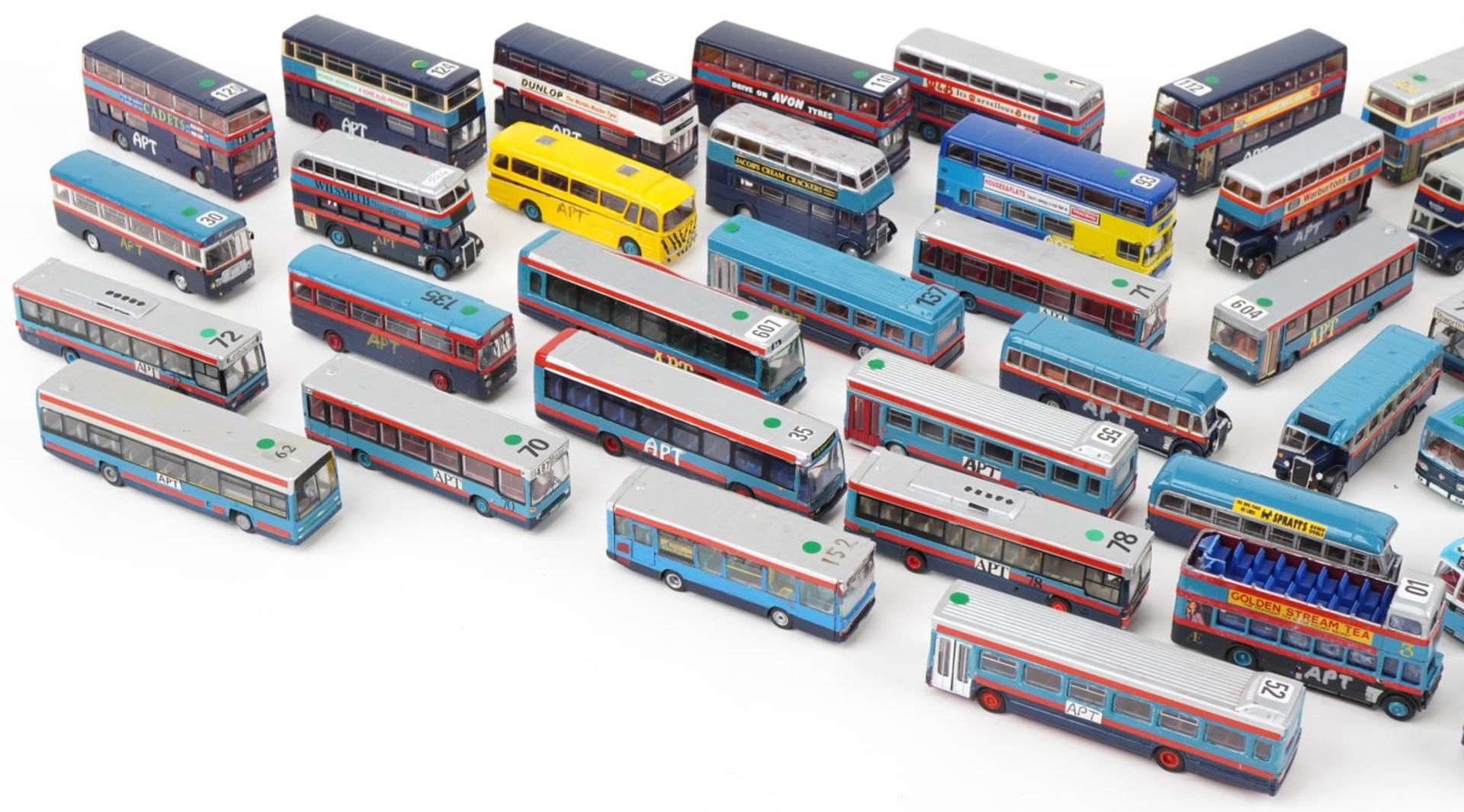 Large collection of diecast model buses, predominantly Corgi and Exclusive First Editions - Bild 2 aus 3