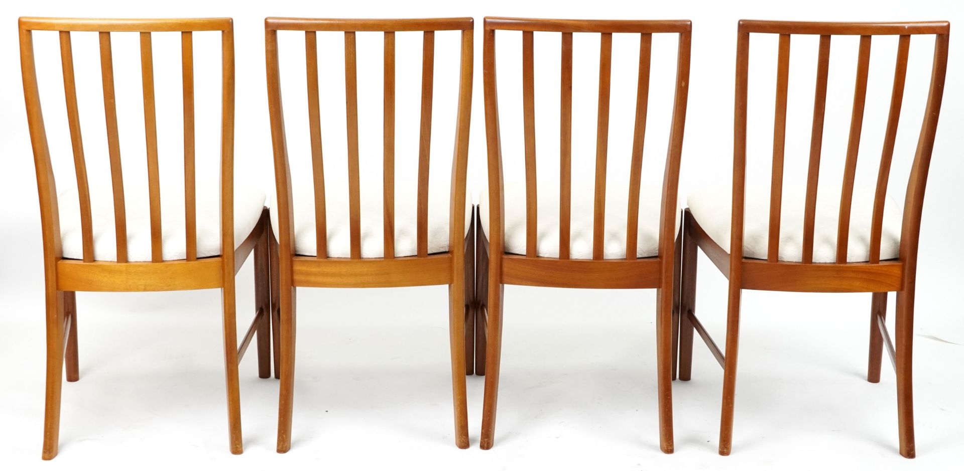Mackintosh, mid century Scottish teak circular extending dining table with four chairs, the table - Bild 8 aus 8