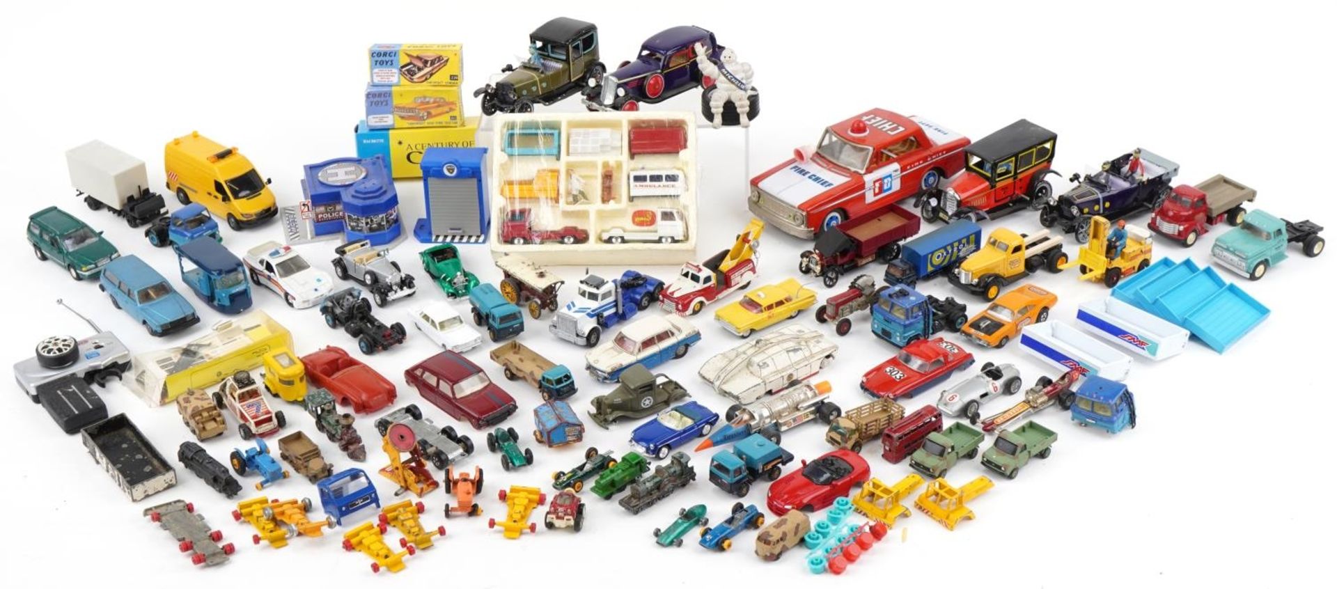 Large collection of vintage and later collector's vehicles, predominantly diecast and tinplate,
