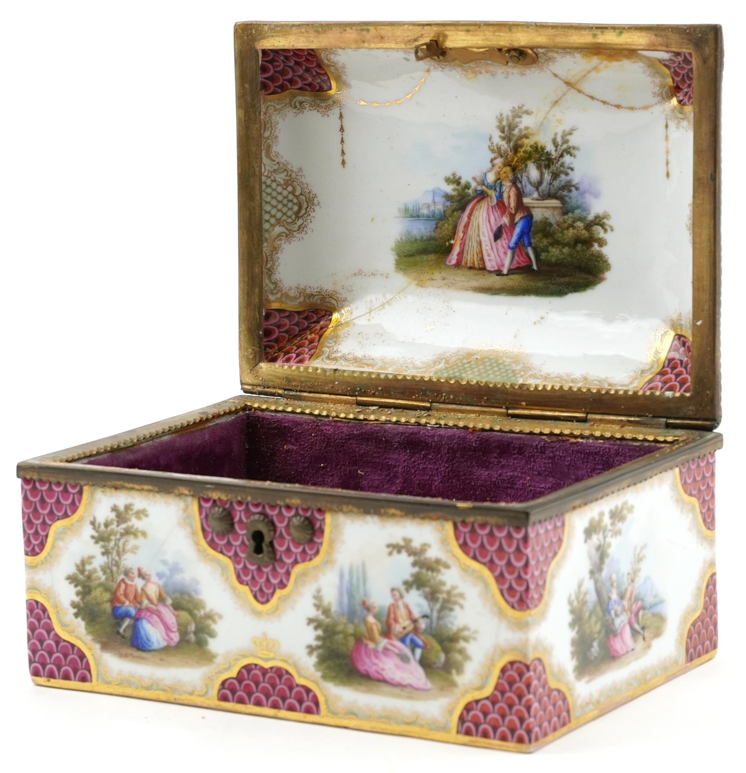 French porcelain dome topped casket hand painted with lovers scenes to the inside and out, with gilt - Image 5 of 5