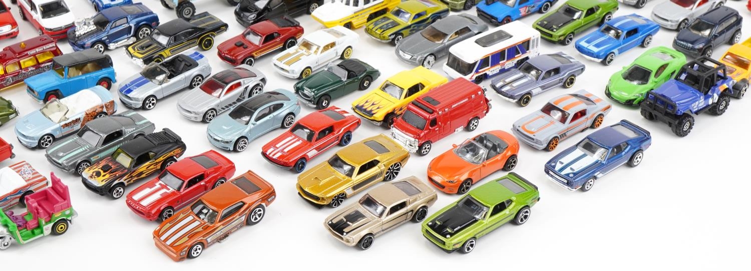 Large collection of vintage and later diecast vehicles, predominantly Matchbox and Hot Wheels - Image 5 of 5