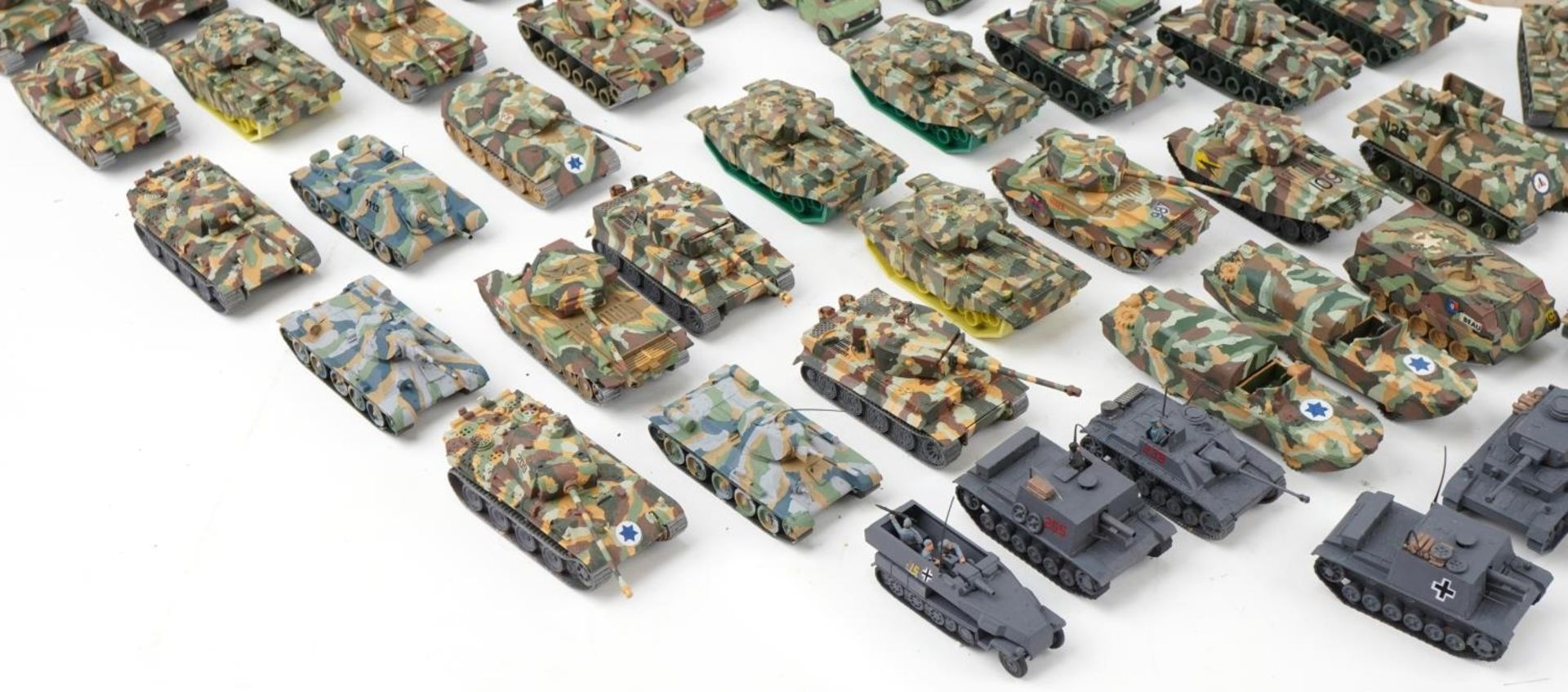 Large collection of vintage and later army vehicles, some diecast, including Dinky, Corgi and Airfix - Image 4 of 5