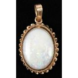 9ct gold cabochon opal pendant, 2.4cm high, 1.6g
