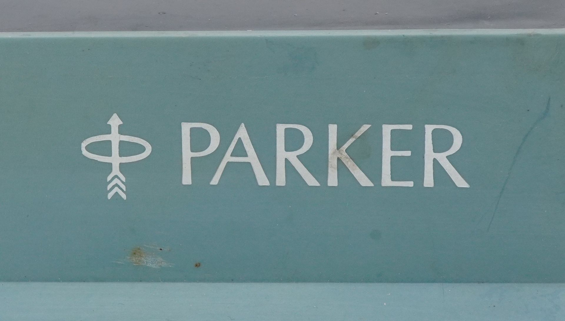 Vintage Parker Pen four drawer advertising pen chest, 21cm H x 18.5cm W x 16.5cm D - Bild 2 aus 4