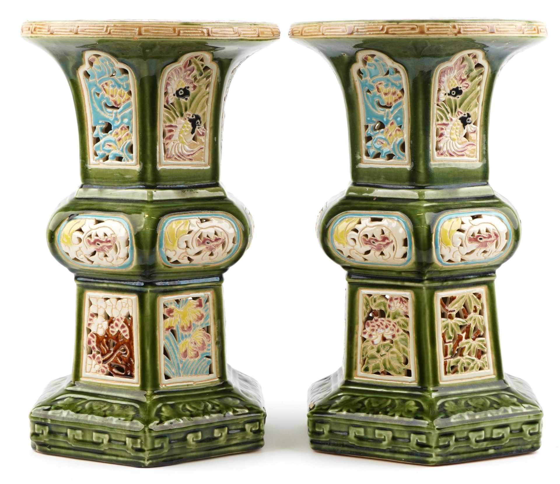 Pair of Chinese pierced porcelain archaic style garden seats each hand painted with flowers having - Bild 2 aus 7