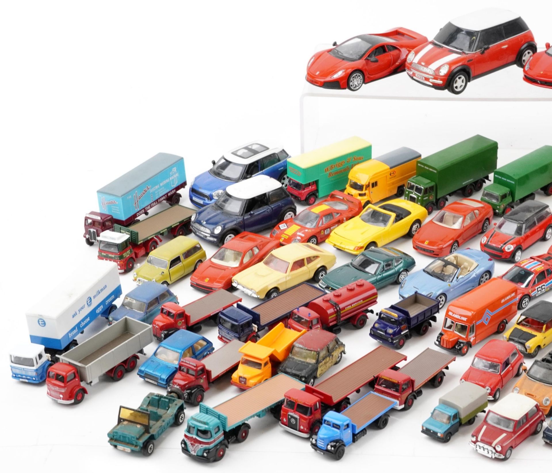 Large collection of vintage and later collector's vehicles, predominantly diecast, including Burago, - Image 2 of 4
