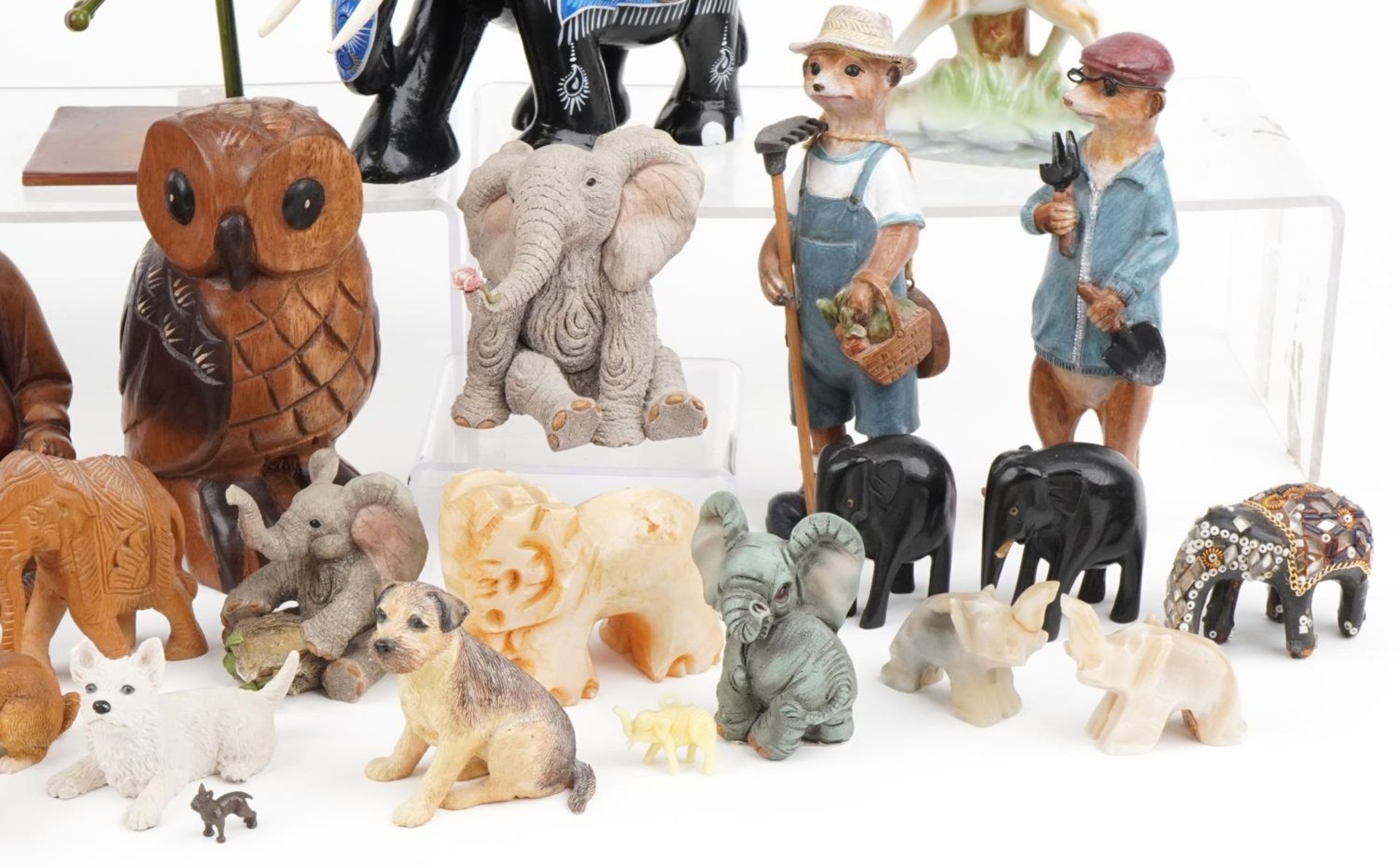 Model animals including carved hardwood elephant and two novelty frogs together with a hardwood - Image 5 of 5