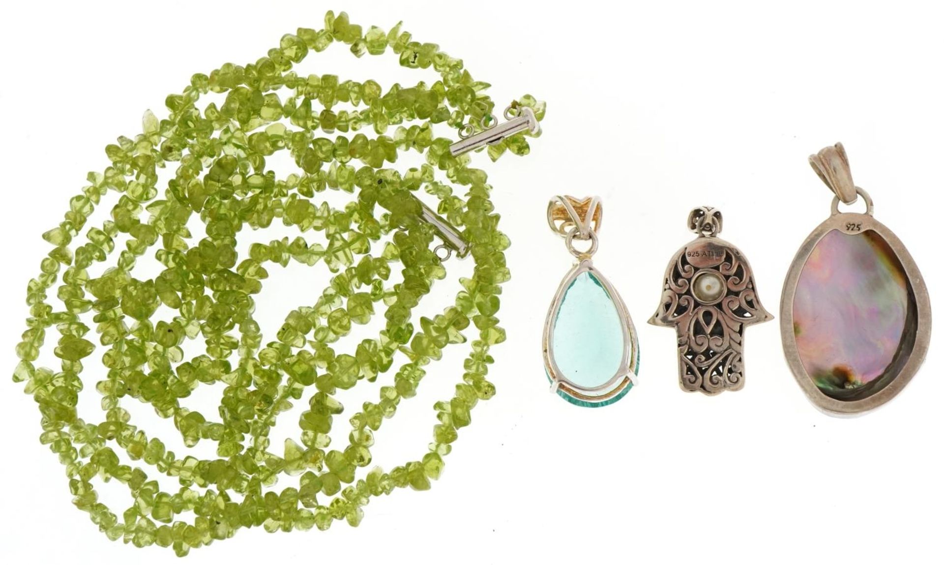 Three row green stone necklace and three silver pendants including Hand of Fatima by ATI ID, the - Bild 4 aus 6