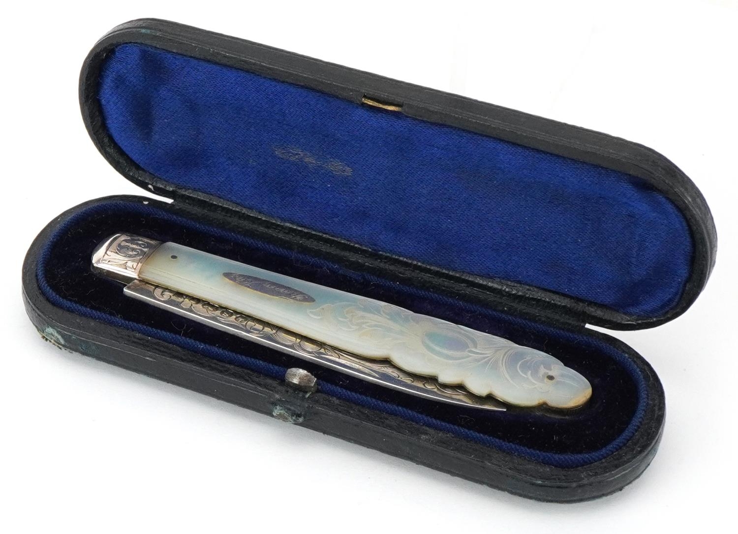 Martin, Hall & Co, Victorian mother of pearl flanked silver folding fruit knife having floral - Image 5 of 6