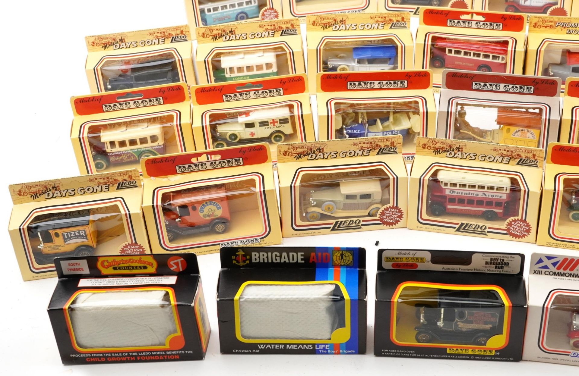 Large collection of Lledo model diecast vehicles, some advertising, including Sharps Super-Kreem - Bild 5 aus 7