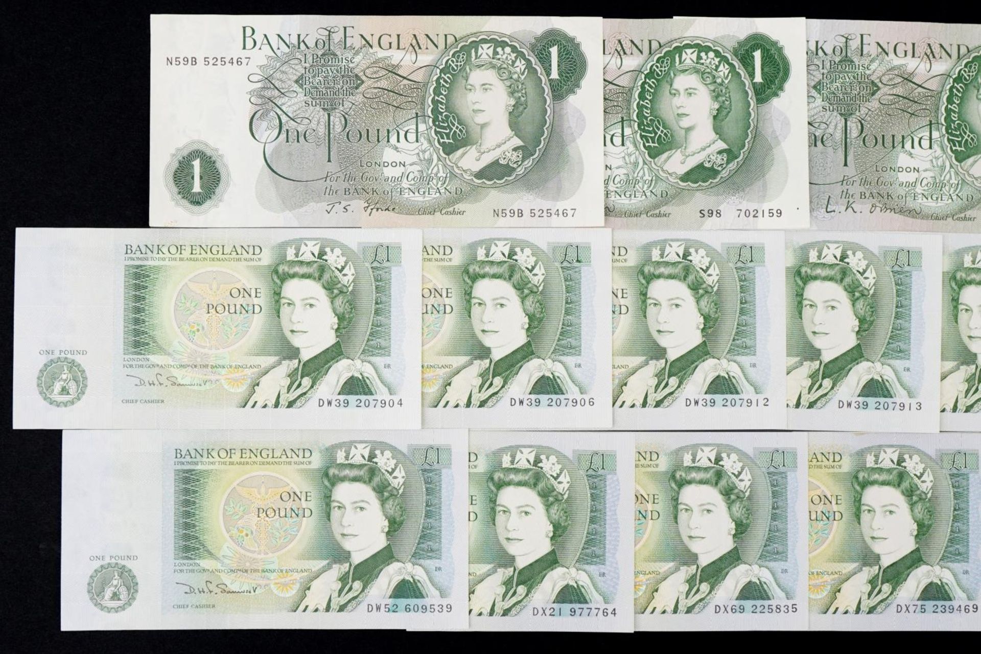 Fourteen Bank of England one pound banknotes, various cashiers - Bild 2 aus 3