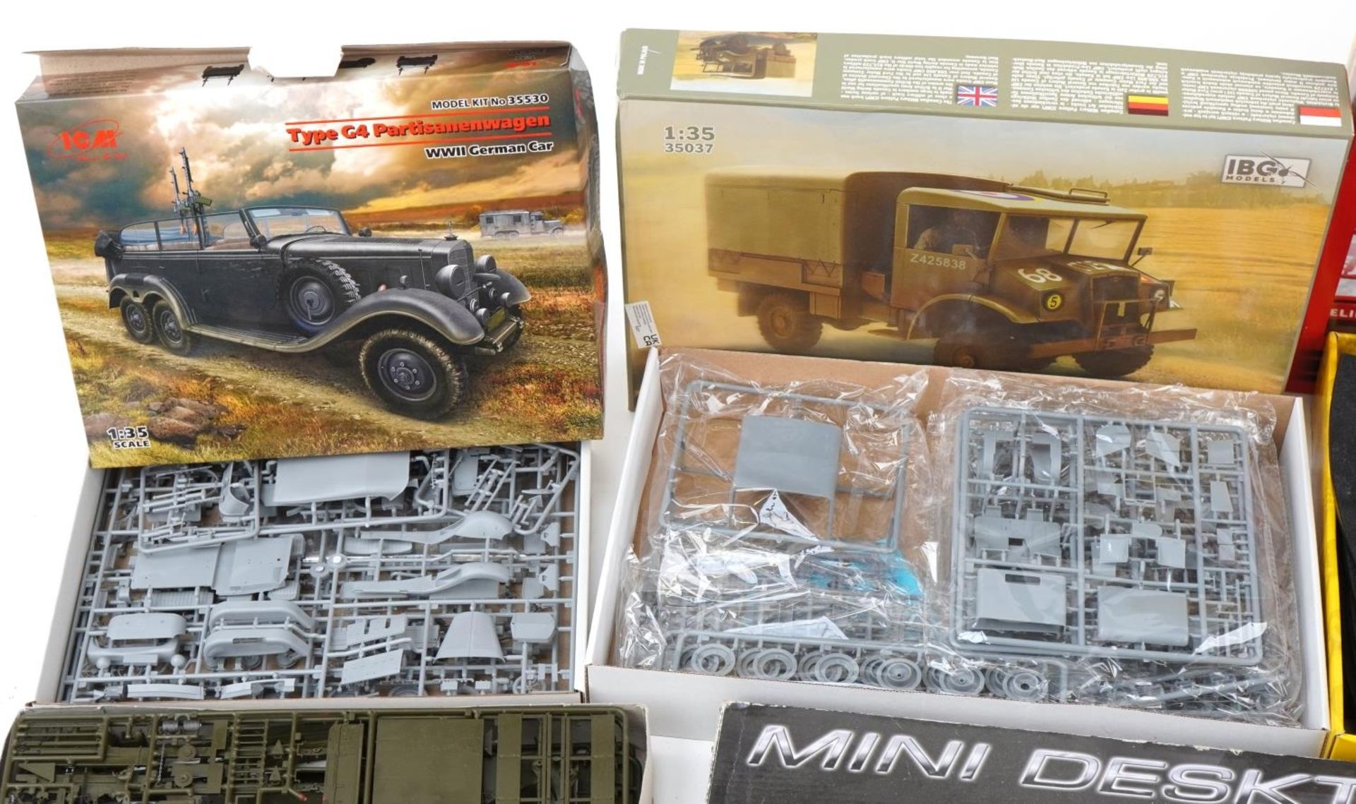 Vintage and later model kits, slot car racing tracks and toy collector's guides including SCX 1:32 - Image 2 of 5