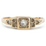 Art Deco 9ct gold clear stone ring with stepped shoulders, size Q, 2.0g