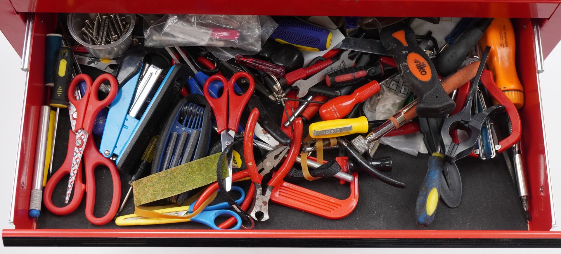 Large collection of model making precision tools housed in a portable metal tool cabinet, 103cm H - Bild 7 aus 8