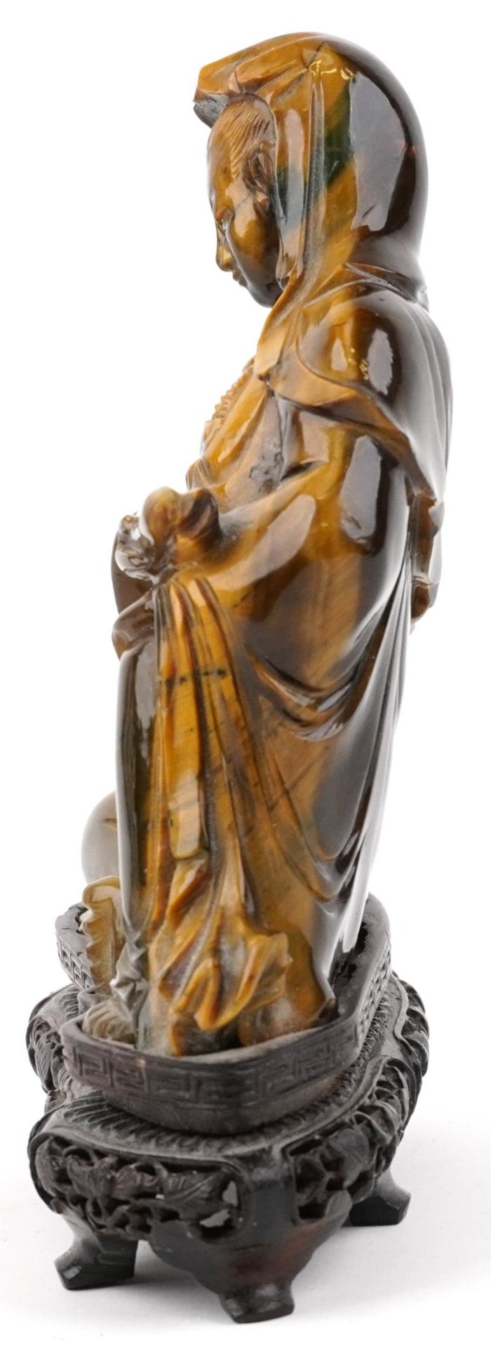 Chinese tiger's eye carving of Guanyin raised on hardwood stand carved with foliage, 16cm high - Bild 2 aus 6