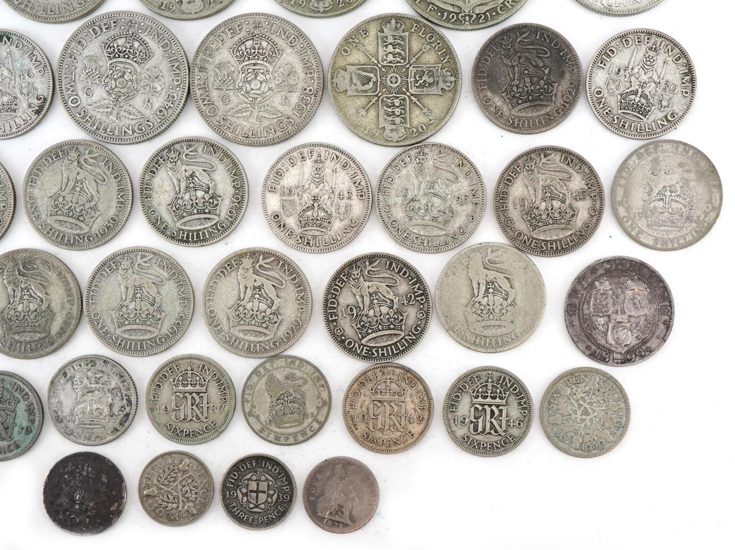 Assorted British coinage to include half crowns, florins and shillings - Image 6 of 10