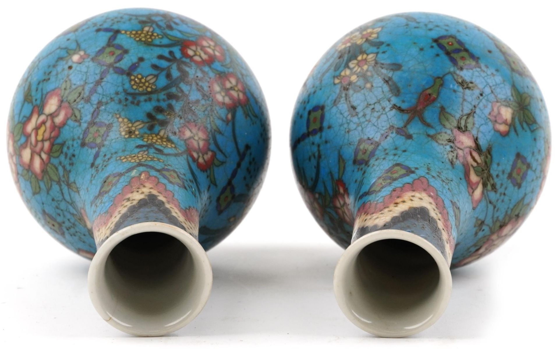 Pair of Japanese Owari shippo porcelain vases enamelled with flowers, each 19cm high - Image 5 of 6
