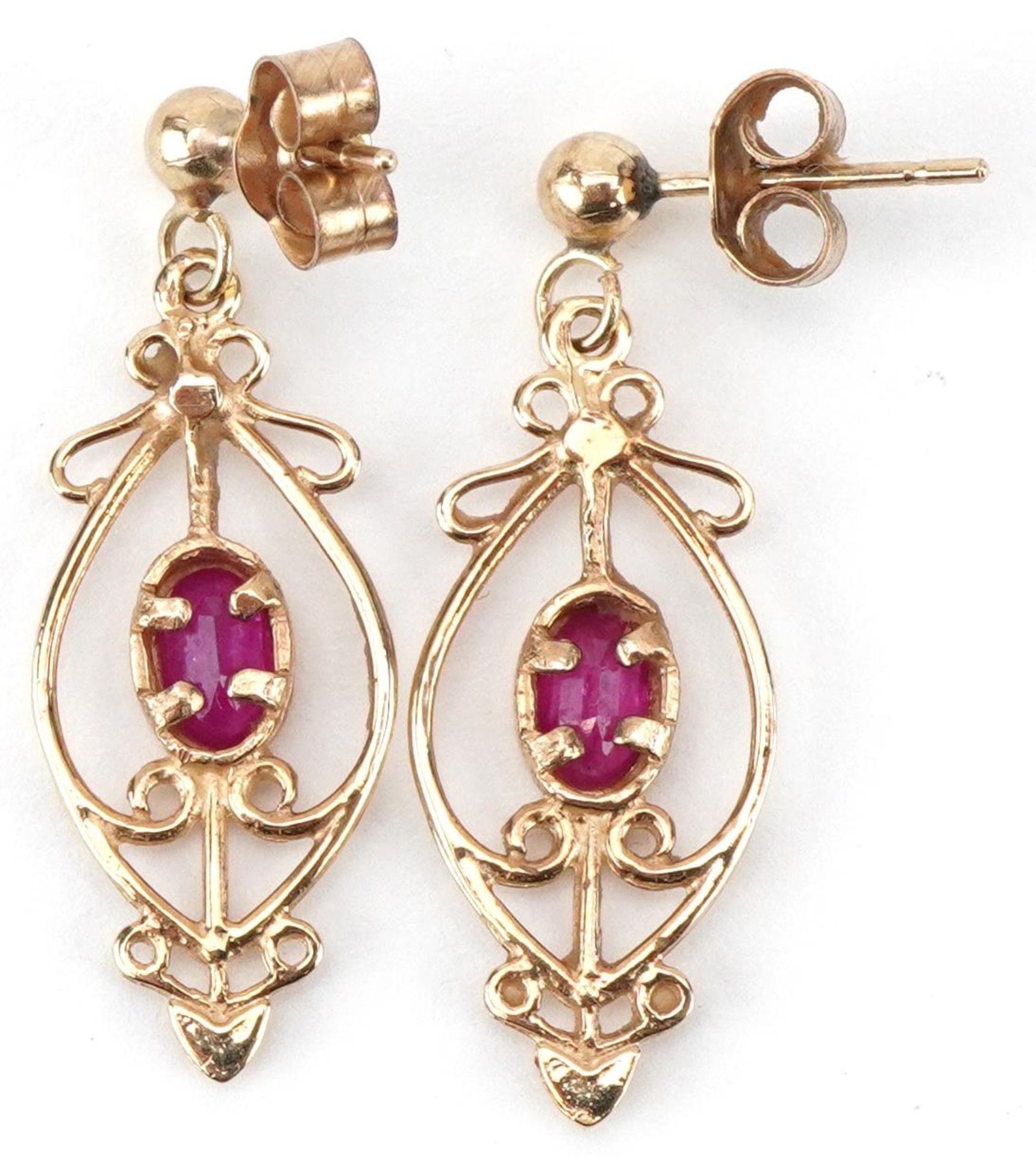 Pair of Art Nouveau style 9ct gold ruby openwork drop earrings, each 2.8cm high, total 1.4g - Bild 2 aus 2