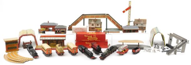 Hornby and Tri-ang O and OO gauge model railway, some tinplate, including Lord of the Isles