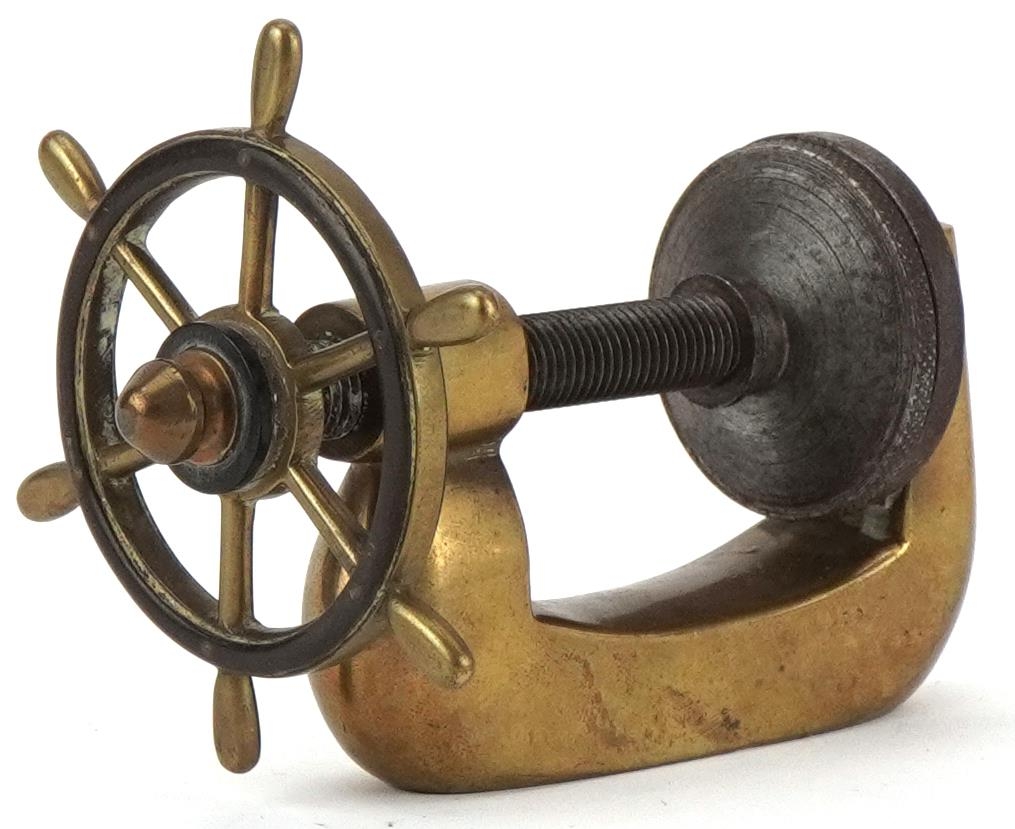 Vintage brass nutcracker in the form of a ship's wheel, 12cm in length - Image 2 of 3