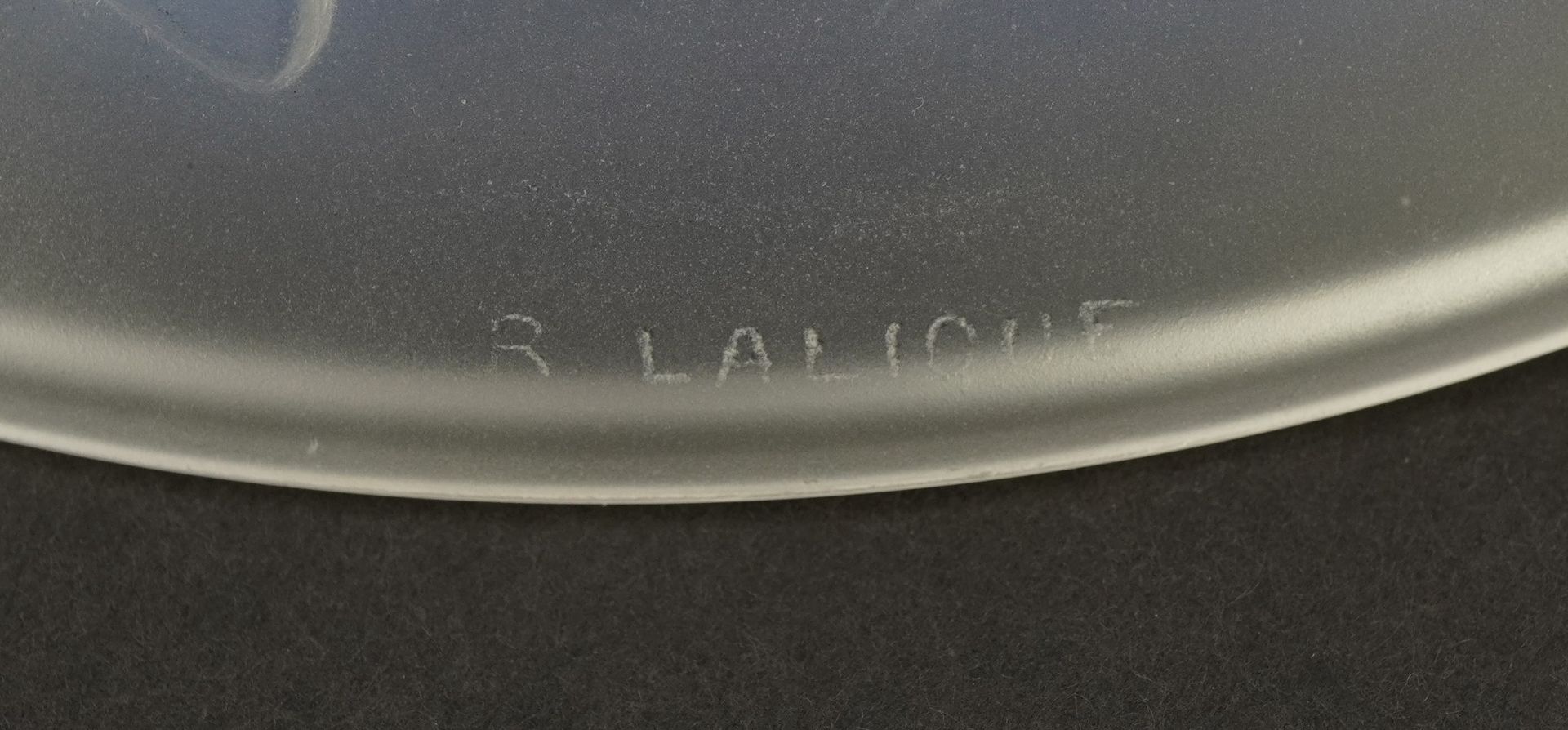 Lalique frosted leaf design dish, etched mark to the reverse, opalescent bowl with cherries and a - Bild 6 aus 7