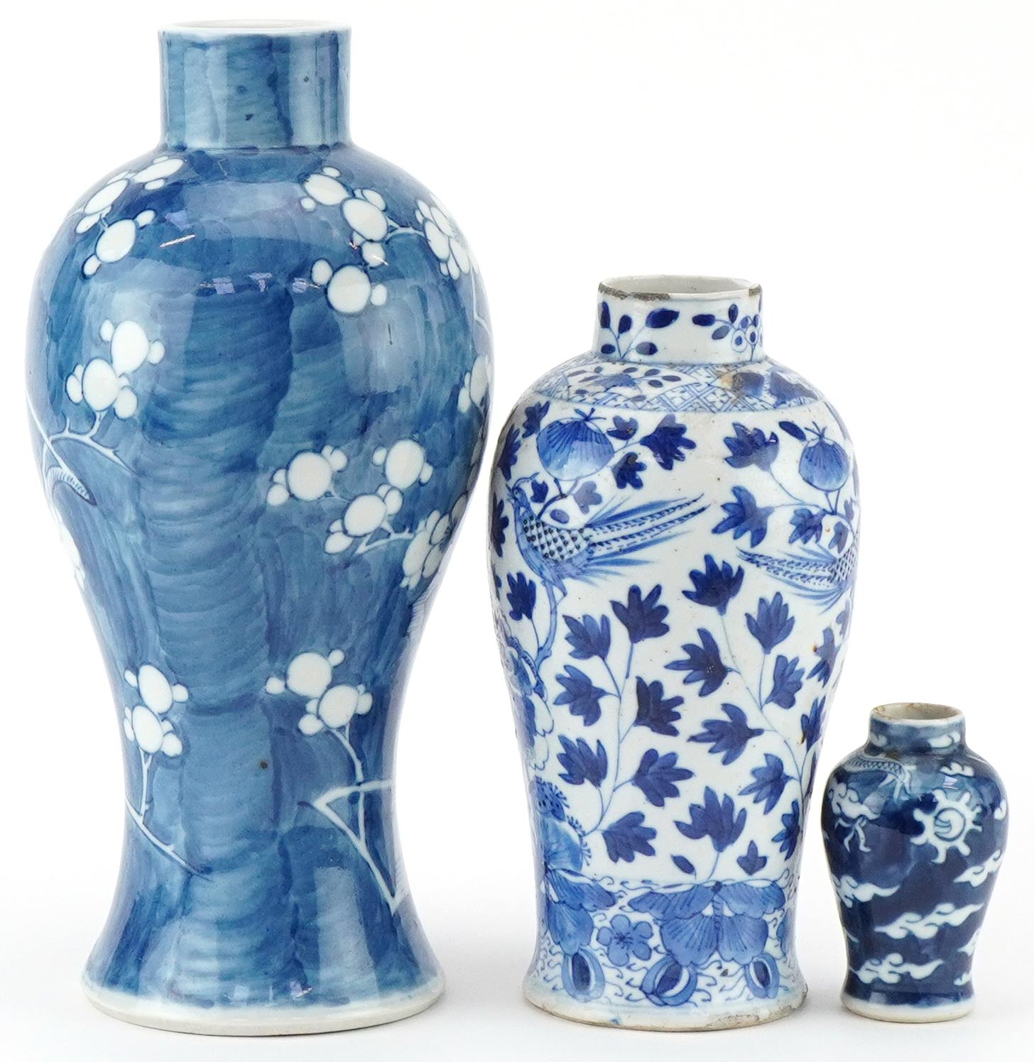 Chinese hand painted blue and white prunus vase, Chinese vase decorated with birds amongst flowers - Image 4 of 8