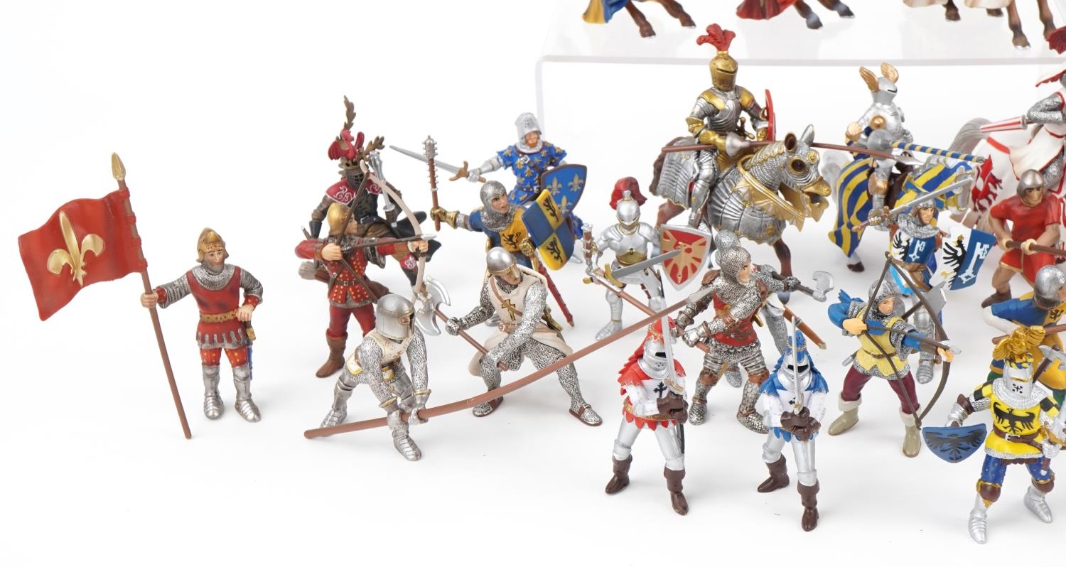 Collection of Schleich German model jousting knights on horseback, each approximately 20cm in length - Image 3 of 4
