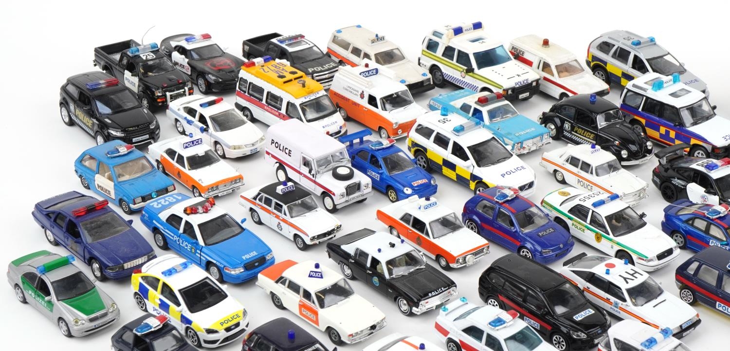 Large collection of diecast Police vehicles including Vanguards, Matchbox and Dinky - Bild 2 aus 5