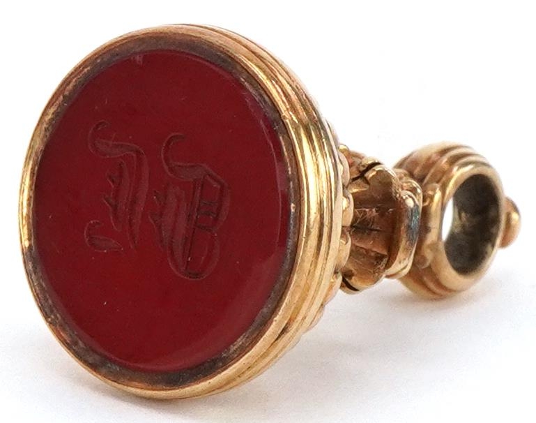 Victorian unmarked gold intaglio seal fob with engraved carnelian matrix, tests as 15ct gold, 3cm - Image 3 of 3