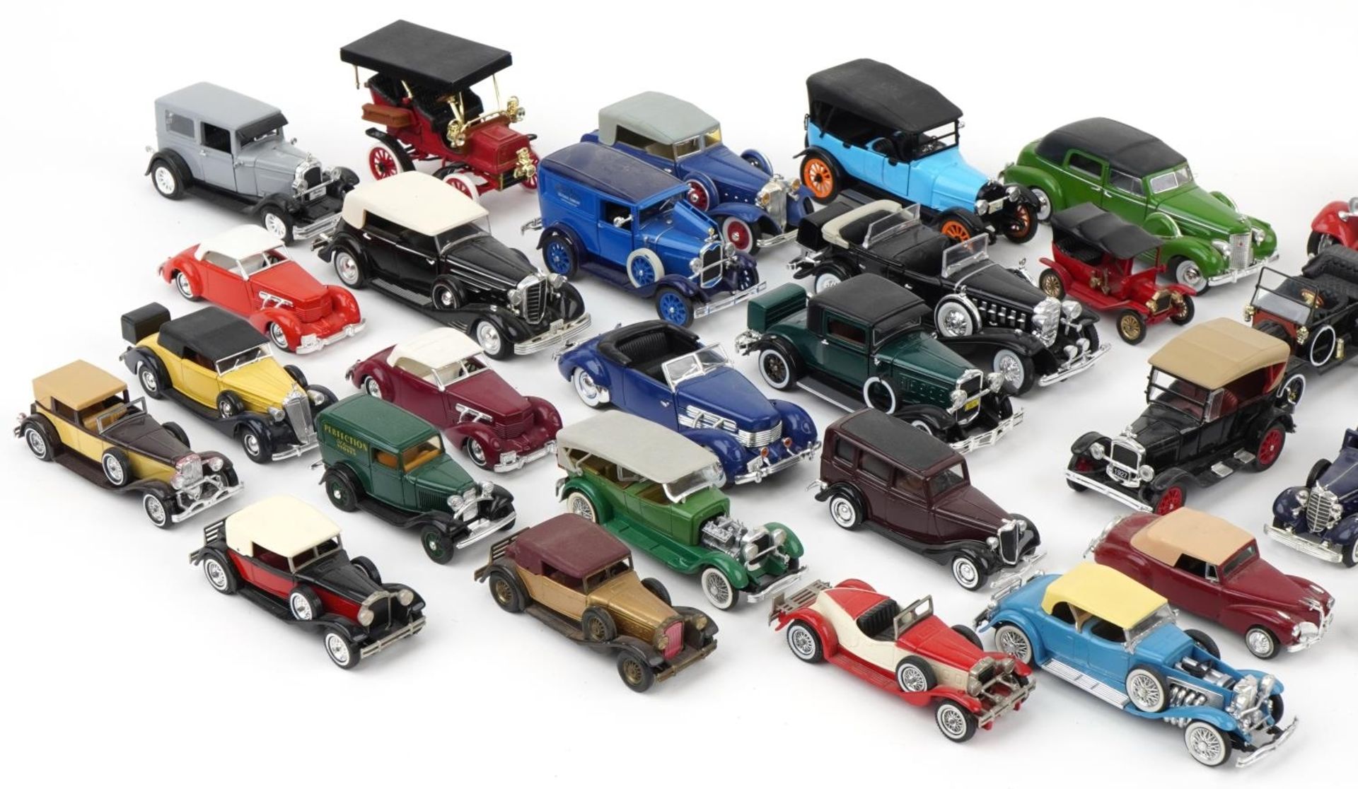 Collection of vintage and later diecast vehicles including Matchbox Models of Yesteryear, Solido and - Bild 2 aus 3