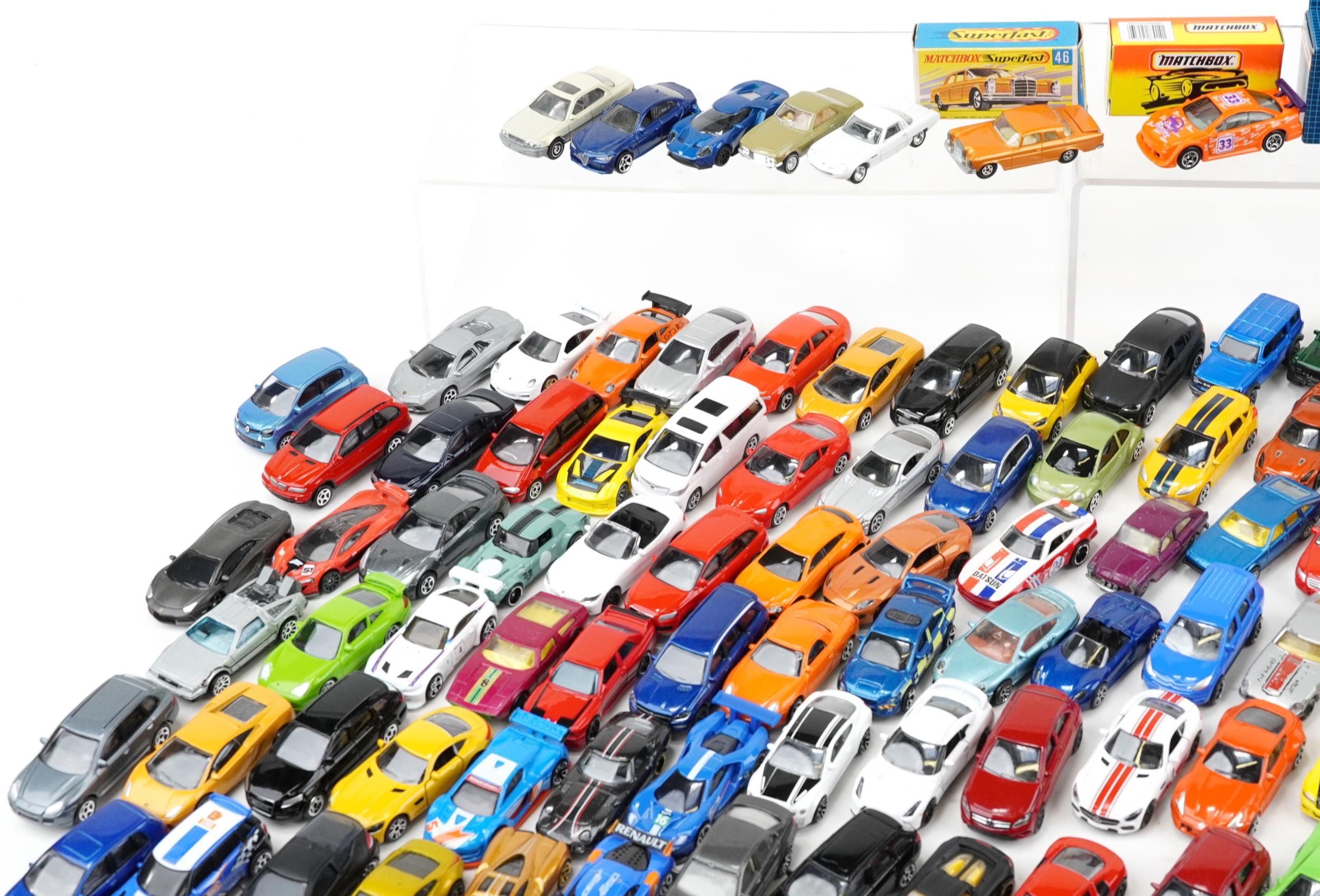 Vintage and later collector's vehicles, predominantly diecast, including Matchbox, Hot Wheels and - Bild 2 aus 5