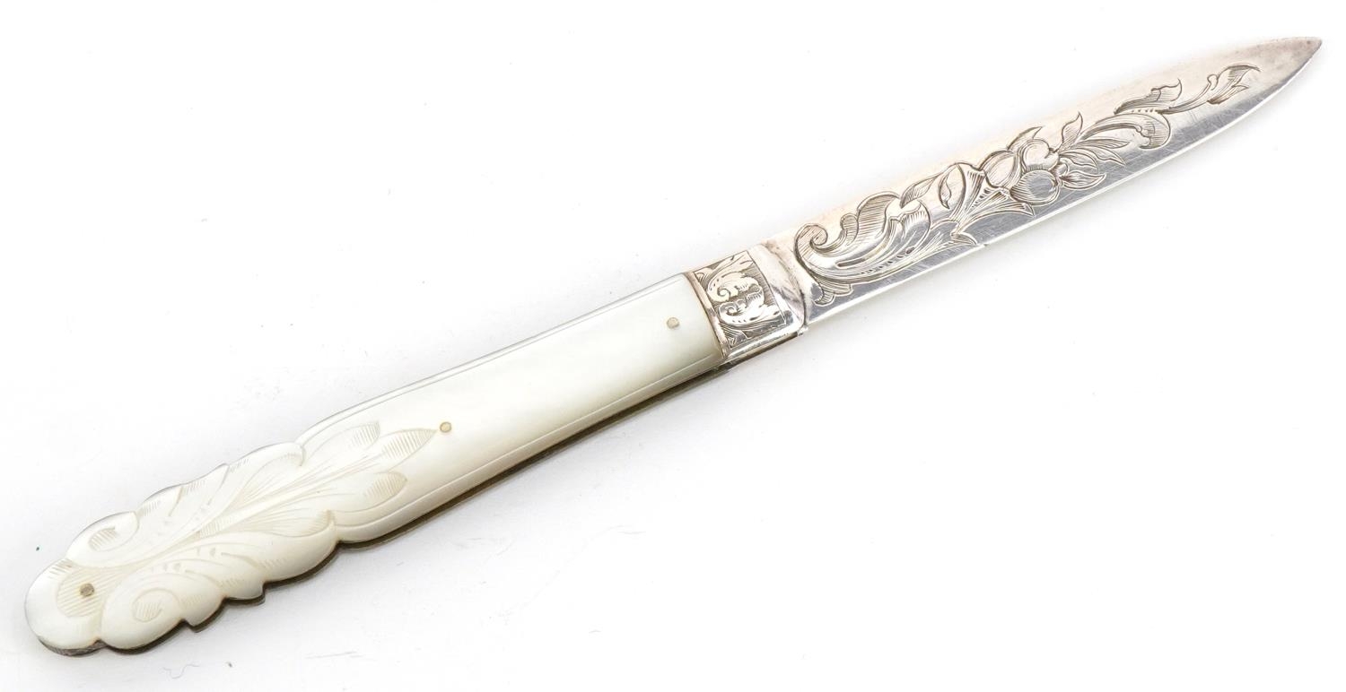 Martin, Hall & Co, Victorian mother of pearl flanked silver folding fruit knife having floral - Image 4 of 6