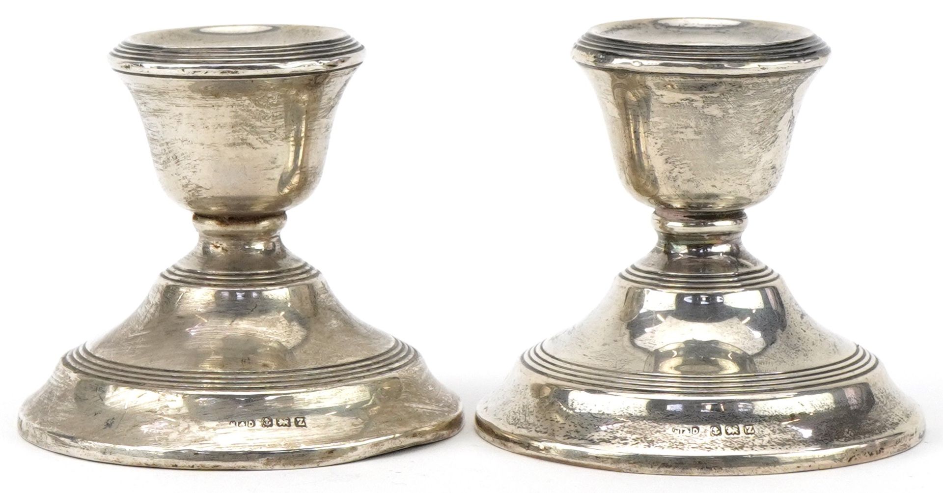 Napper & Davenport, pair of George V circular silver dwarf candlesticks, Birmingham 1924, each 5.5cm - Bild 2 aus 4