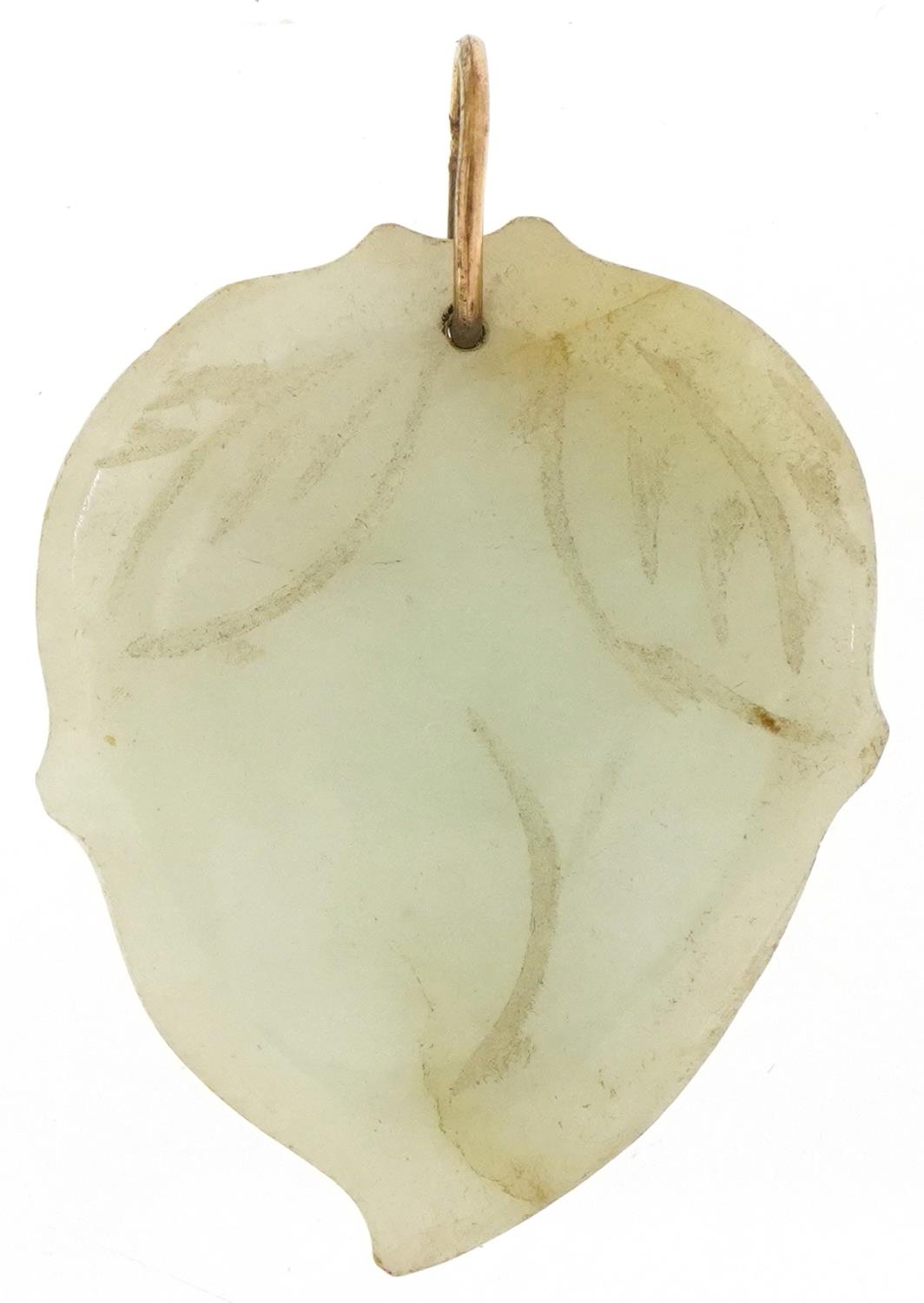 Chinese carved russet jade pendant with yellow metal suspension loop, 3cm high, 6.2g - Image 2 of 3