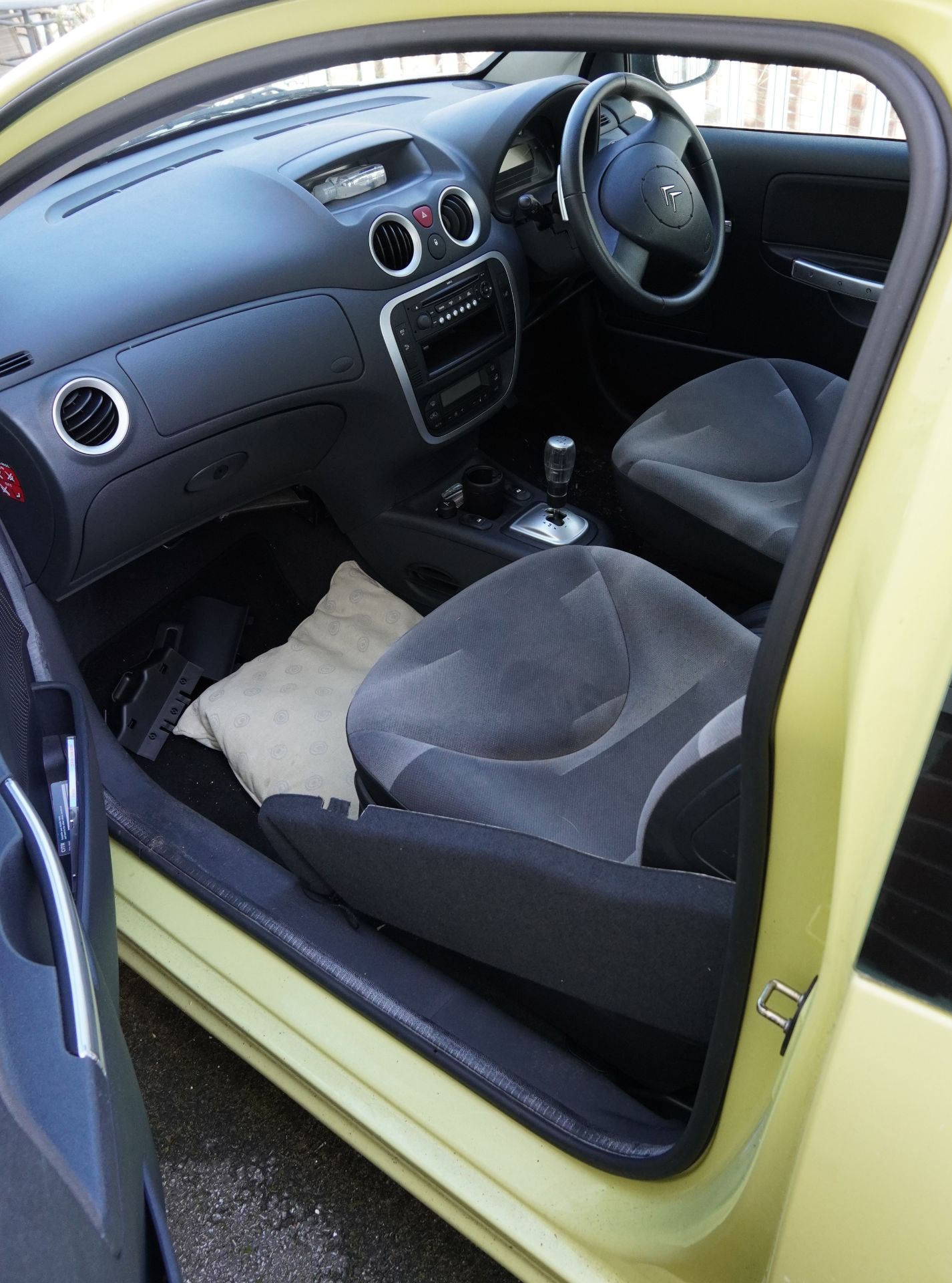 2007 manual Citroen C2, 1.4 petrol three door hatchback, Reg GL07 JFG, No key, No V5, No MOT, This - Bild 8 aus 12