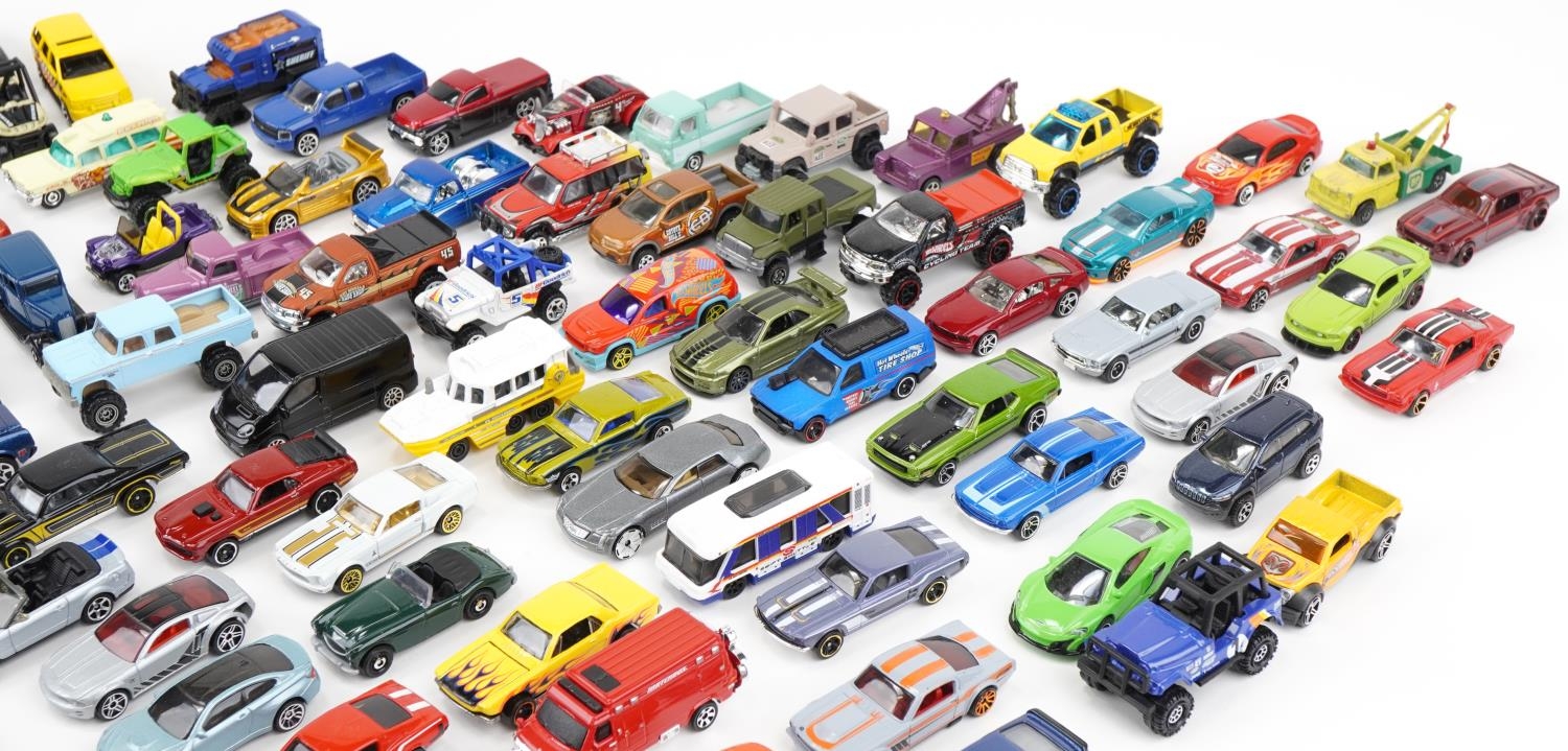 Large collection of vintage and later diecast vehicles, predominantly Matchbox and Hot Wheels - Image 3 of 5