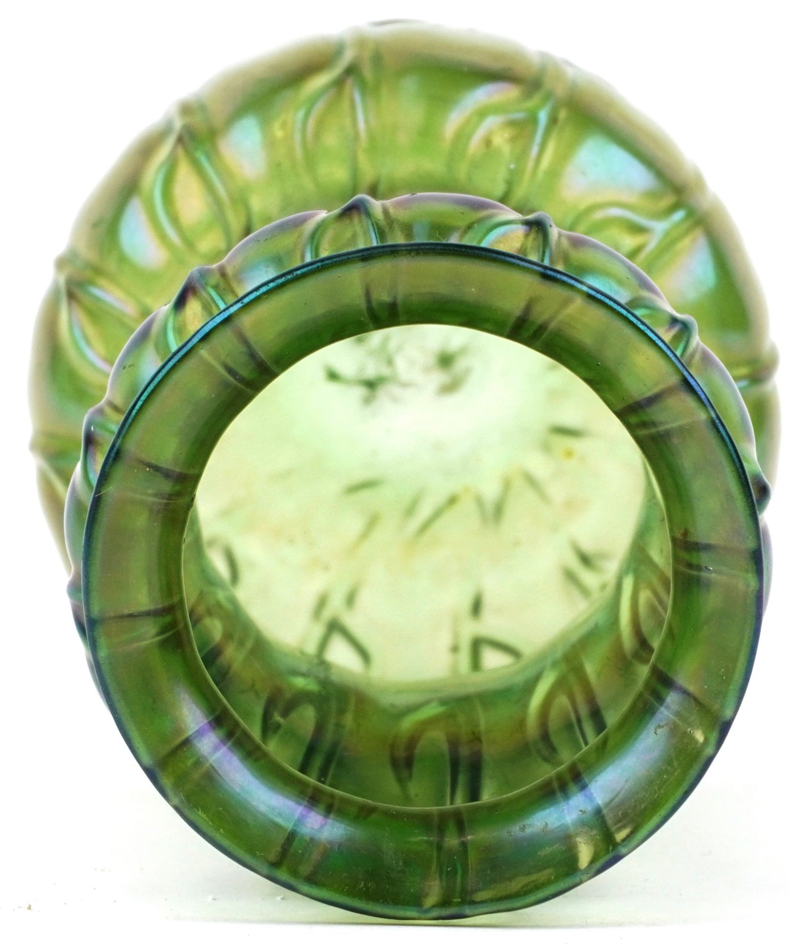 Loetz, Bohemian Art Nouveau iridescent green glass Neptune pattern vase, 17.5cm high - Bild 3 aus 4