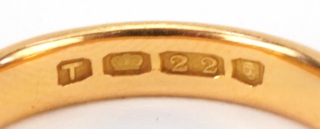 22ct gold wedding band, London 1954, size O, 5.0g - Image 4 of 5