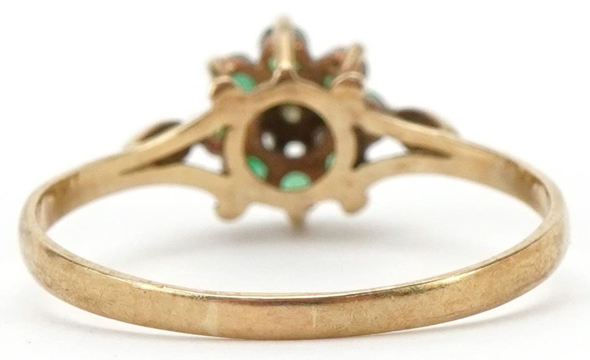 9ct gold diamond and emerald flower head ring, size P, 1.3g - Bild 2 aus 4