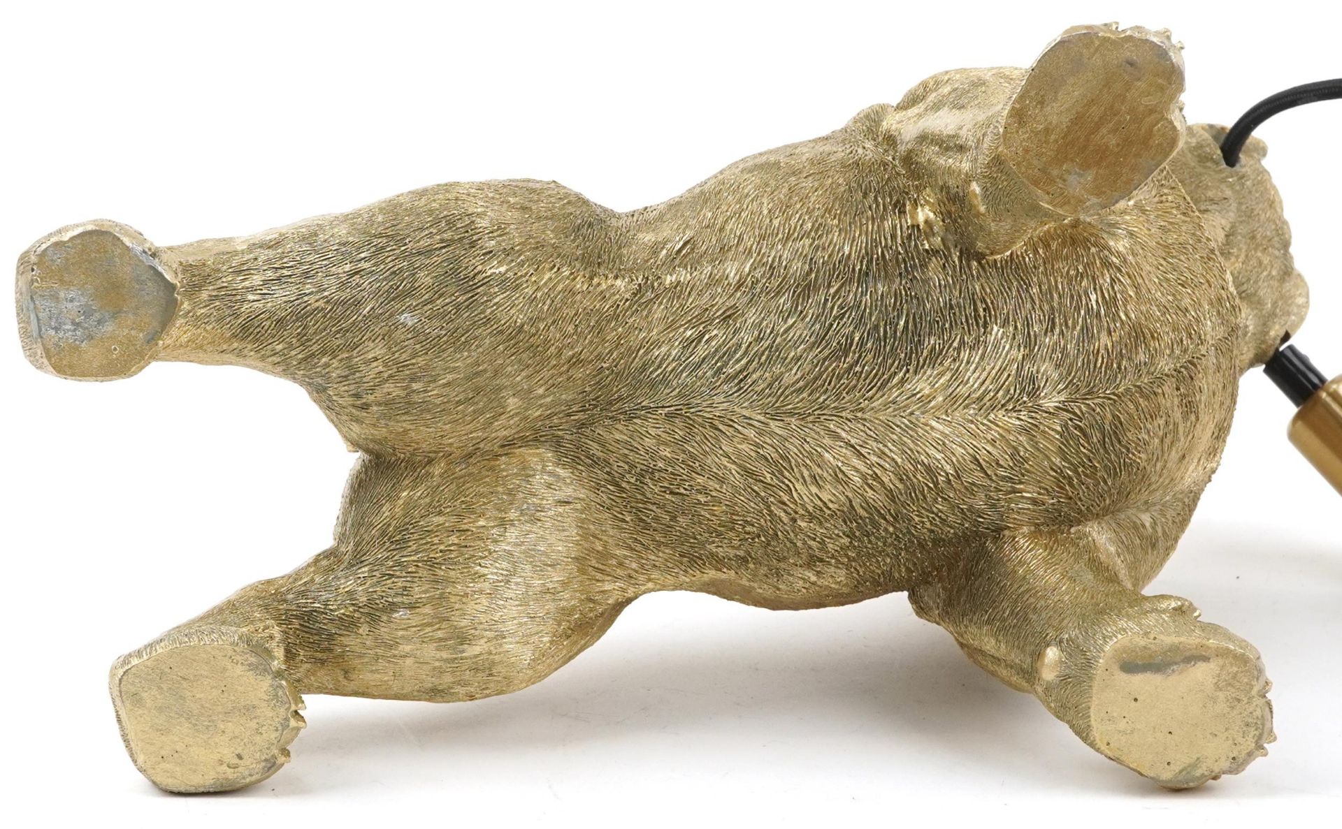 Ornate gilt painted table lamp in the form of a French Bulldog, 30cm in length - Bild 4 aus 4