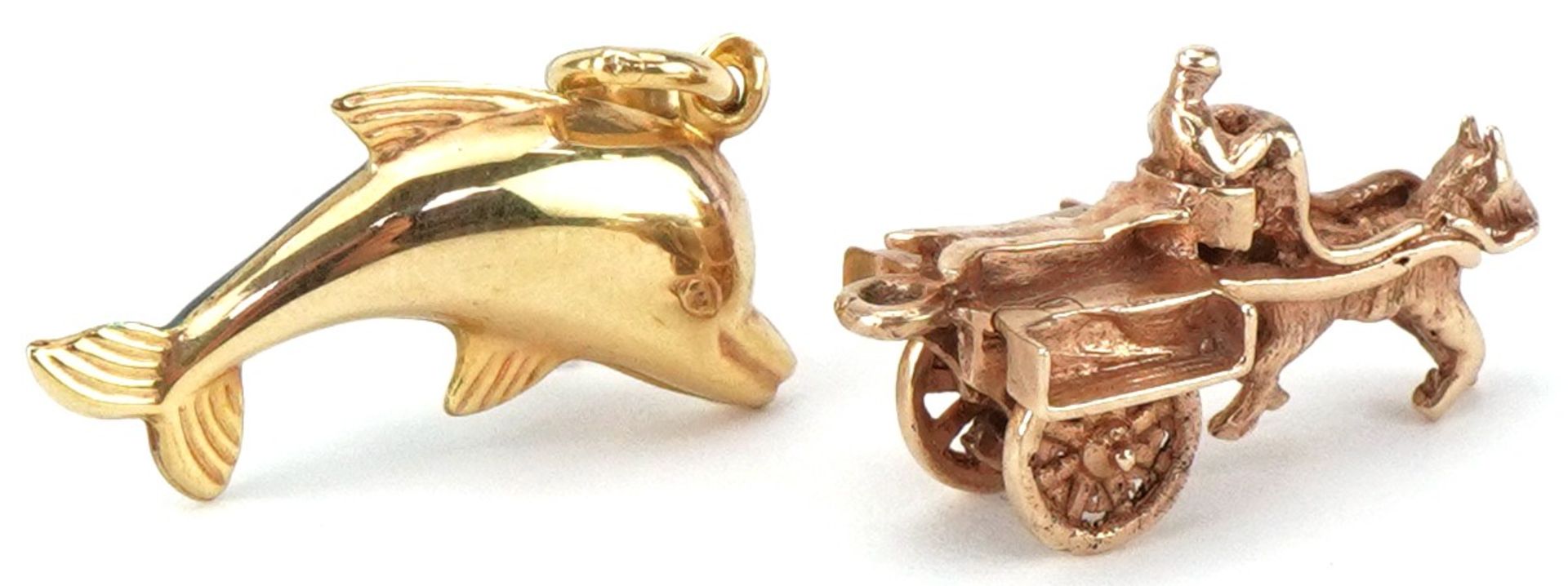 Two 9ct gold charms, one enamel, comprising one in the form of a dolphin and a horse drawn cart, the - Bild 2 aus 3