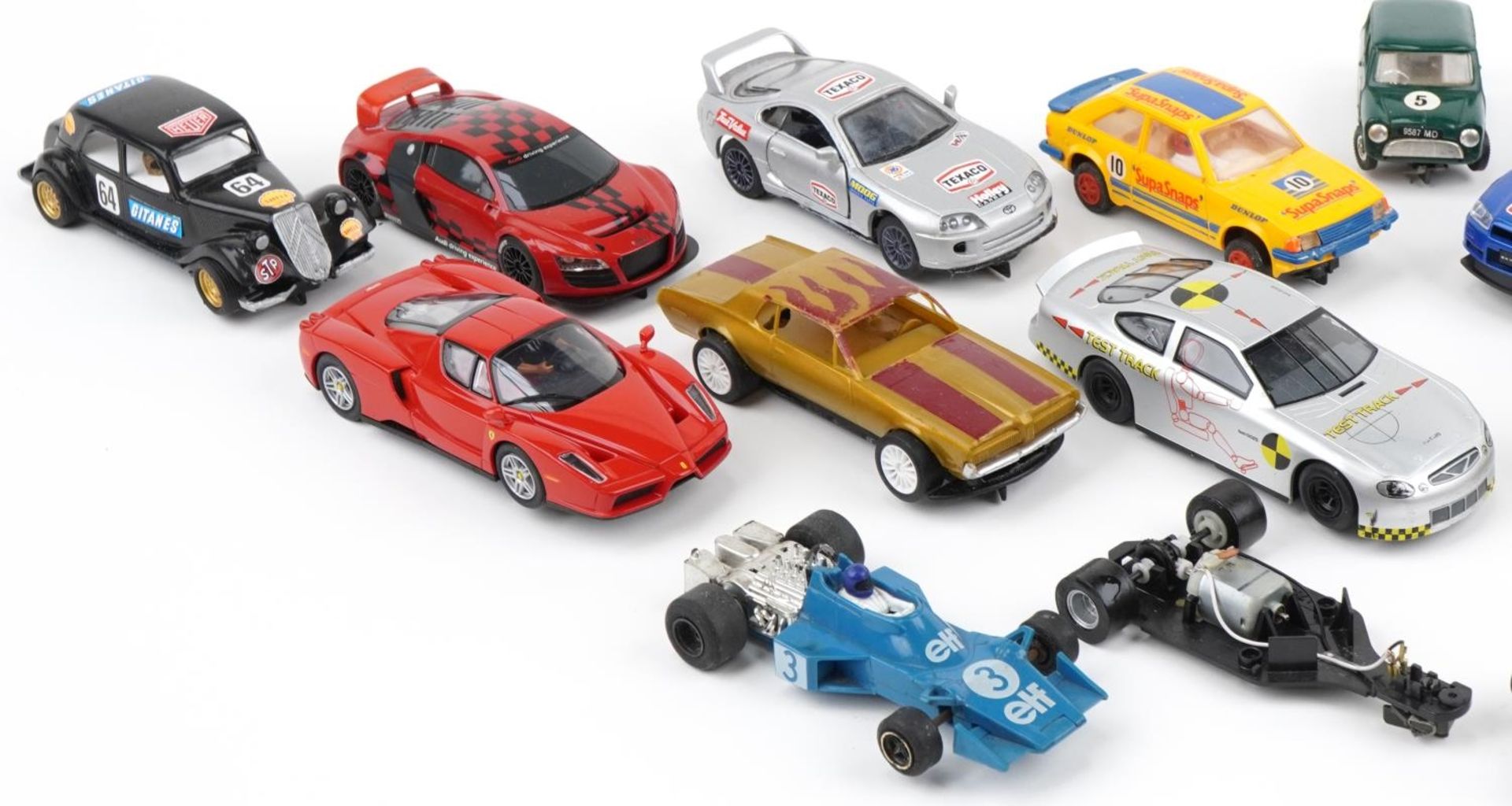 Collection of vintage and later slot cars including Scalextric, Hornby and Carrera Evolution - Bild 2 aus 3