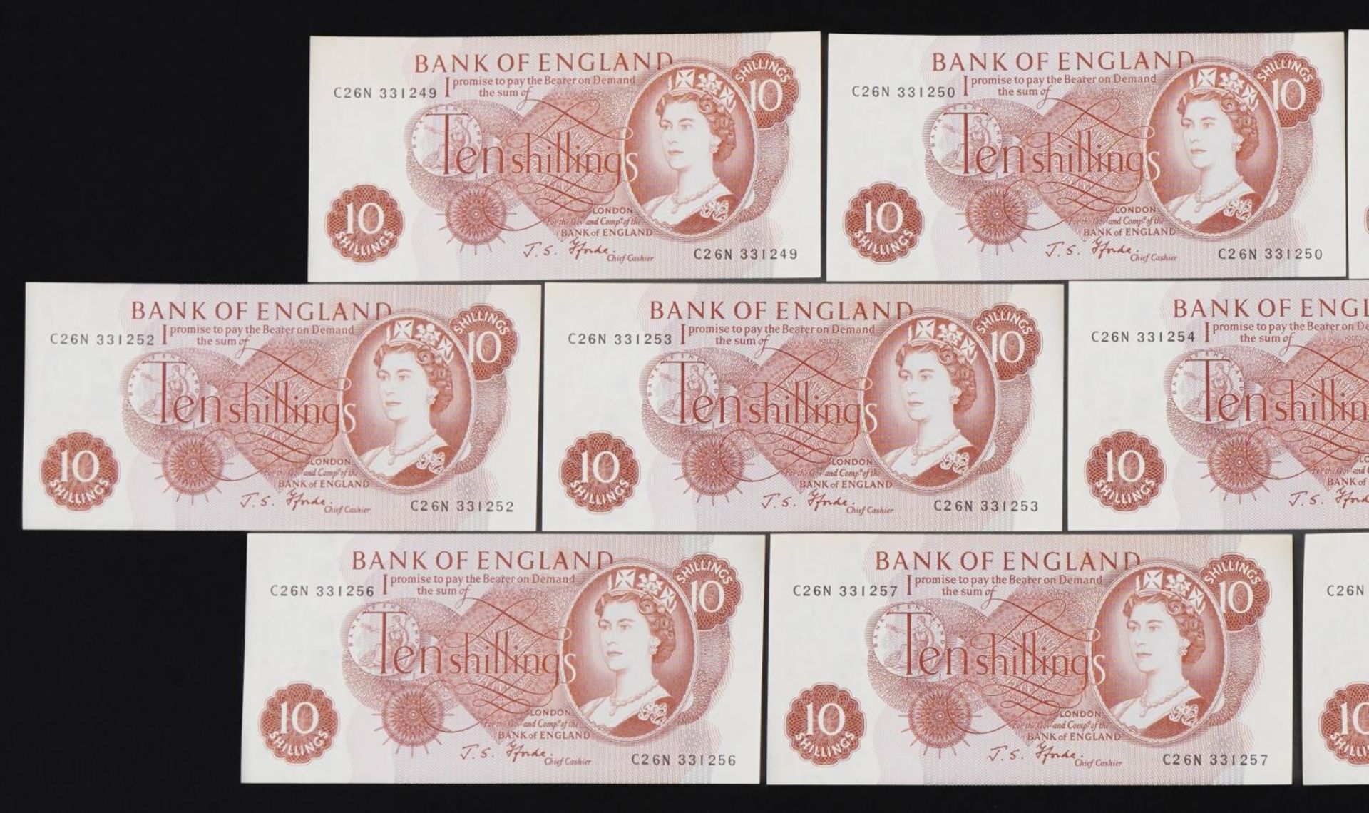 Ten Elizabeth II Bank of England ten shilling bank notes with consecutive serial numbers, Chief - Bild 2 aus 6