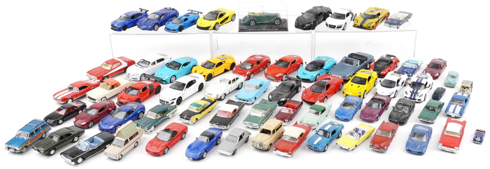 Vintage and later collector's vehicles, predominantly diecast, including Maisto, Ertl and Kinsmart