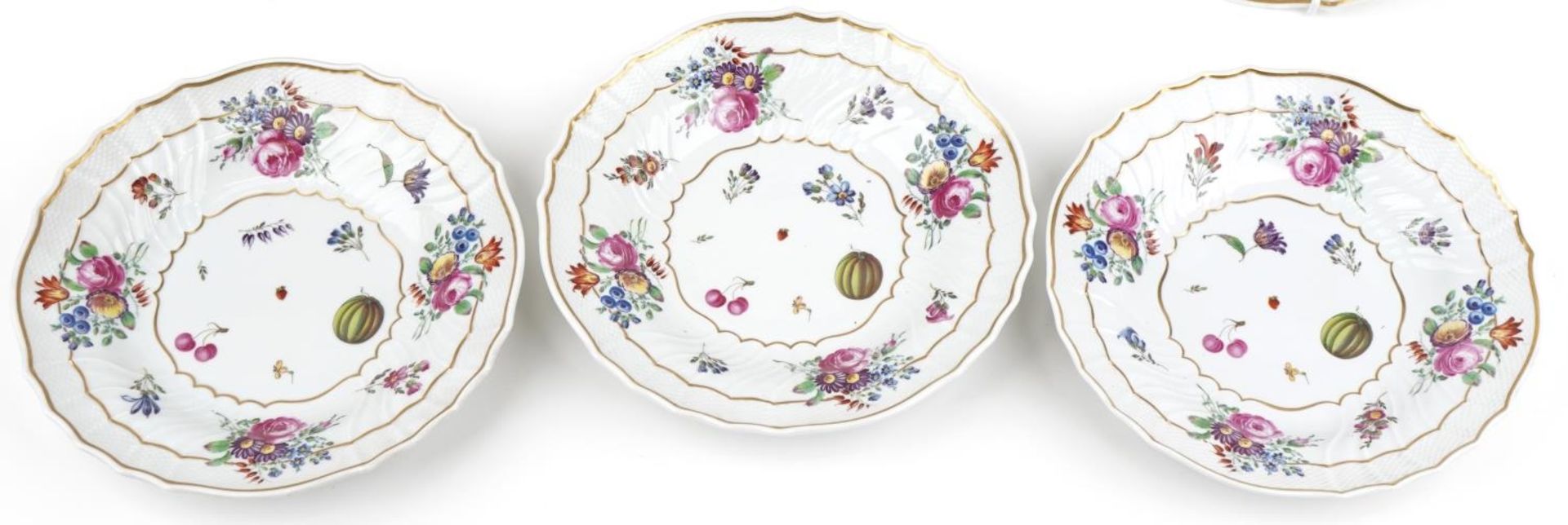 Richard Ginori, set of six Italian porcelain soup bowls decorated with flowers, retailed by Aspreys, - Bild 3 aus 5