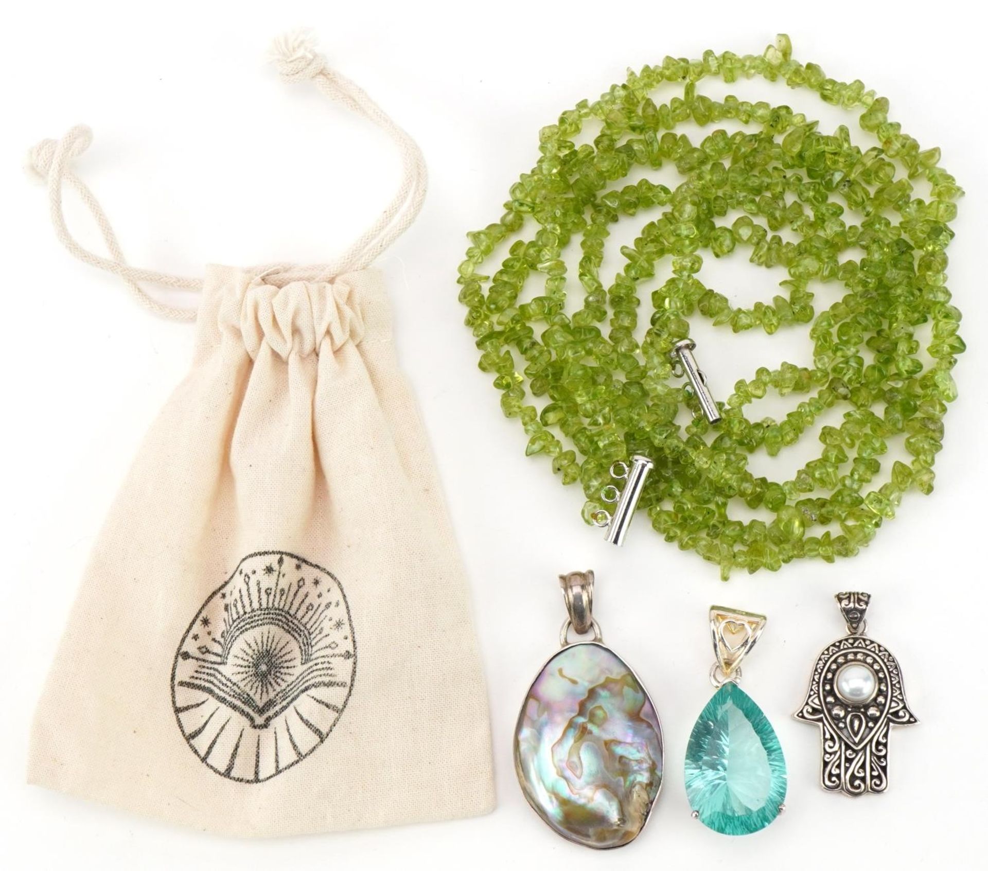 Three row green stone necklace and three silver pendants including Hand of Fatima by ATI ID, the - Bild 6 aus 6