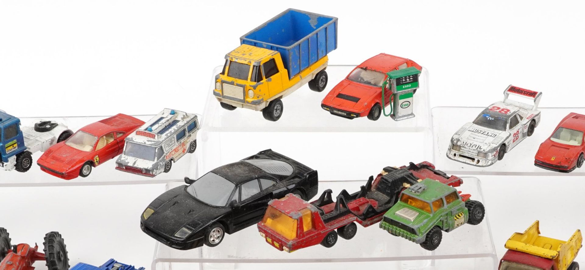 Extensive collection of vintage predominantly diecast and tinplate vehicles including Tonka, - Bild 3 aus 7