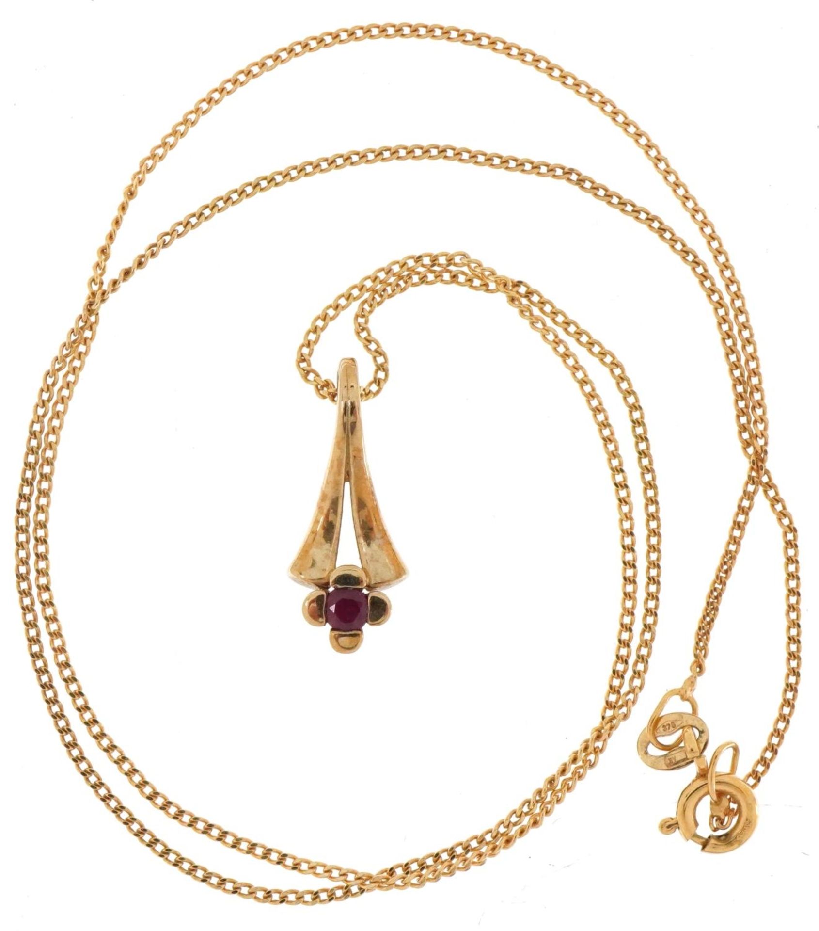 9ct gold ruby pendant on a 9ct gold necklace and a pair of 9ct gold garnet teardrop earrings, the - Bild 2 aus 7